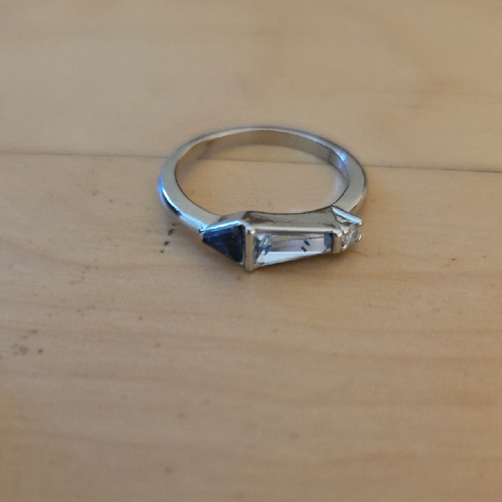 Sophisticated Silver Ring Collection - Picture 2 of 2